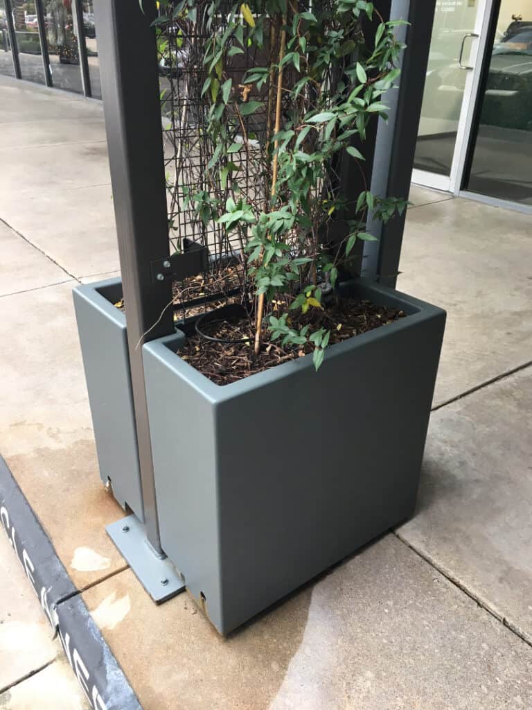 Custom planter with greenscreen® trellis